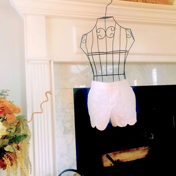 EUC Lilly Pulitzer Woman’s Buttercup Short Size 2 - Picture 2 of 8